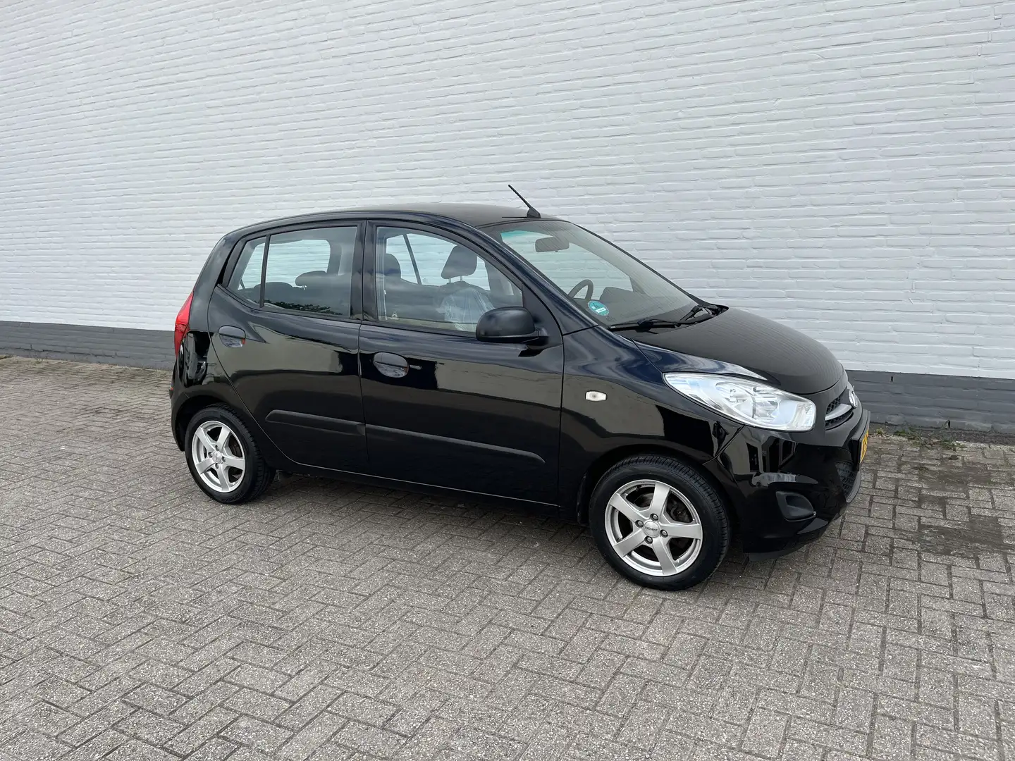 Hyundai i10 1.1 i-Motion Zwart - 2