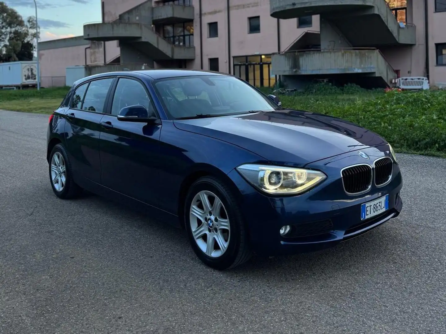 BMW 114 Serie 1 F/20-21 2011 114d 5p Business Modrá - 1