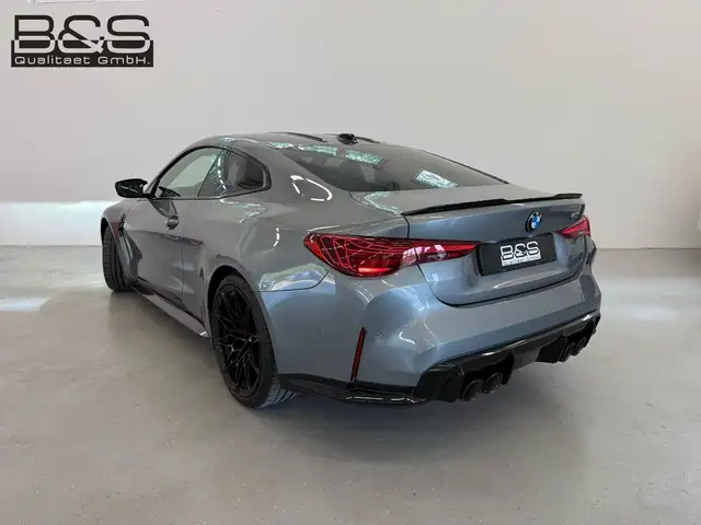 BMW M4 view 7