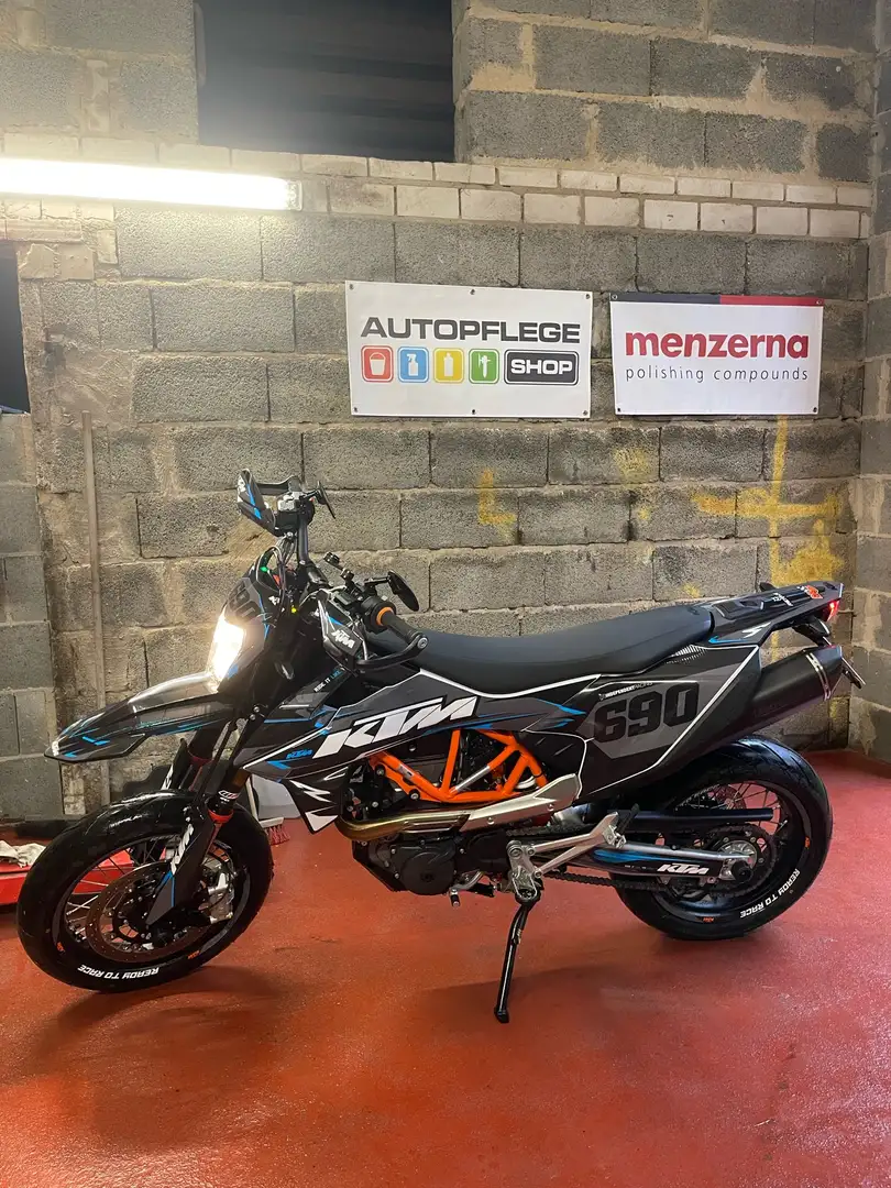 KTM 690 Supermoto Schwarz - 1