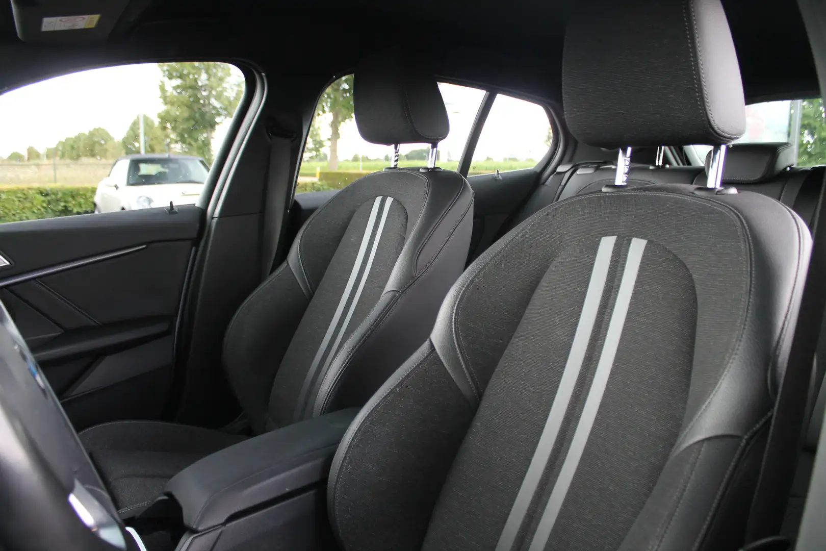 BMW 118 1 Serie 118i Executive Sport Line Automaat / Sport Blanc - 2
