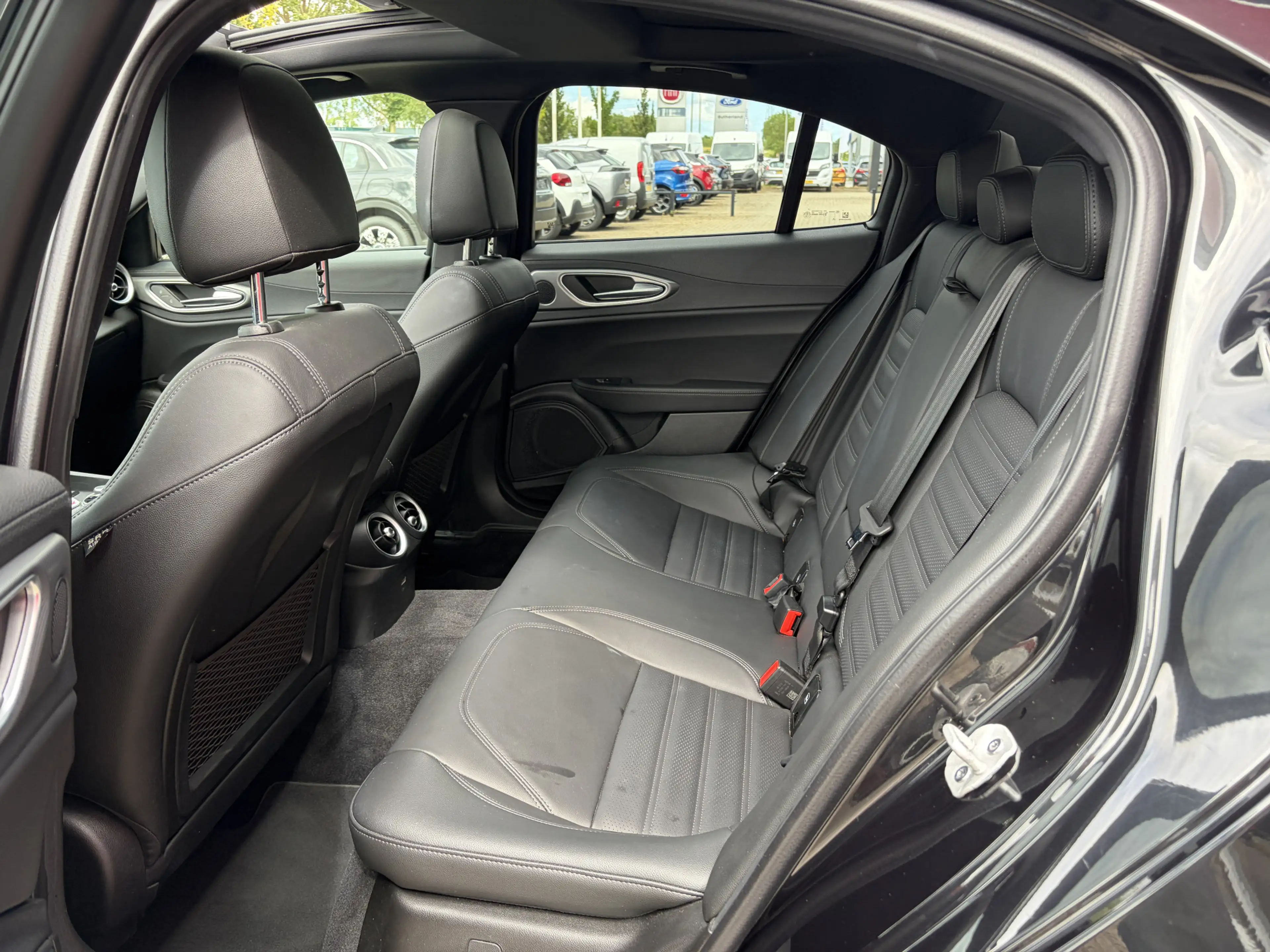 Alfa Romeo Giulia 2.0 T GME AWD Veloce | Panoramadak | 19" Velgen | — photo 13