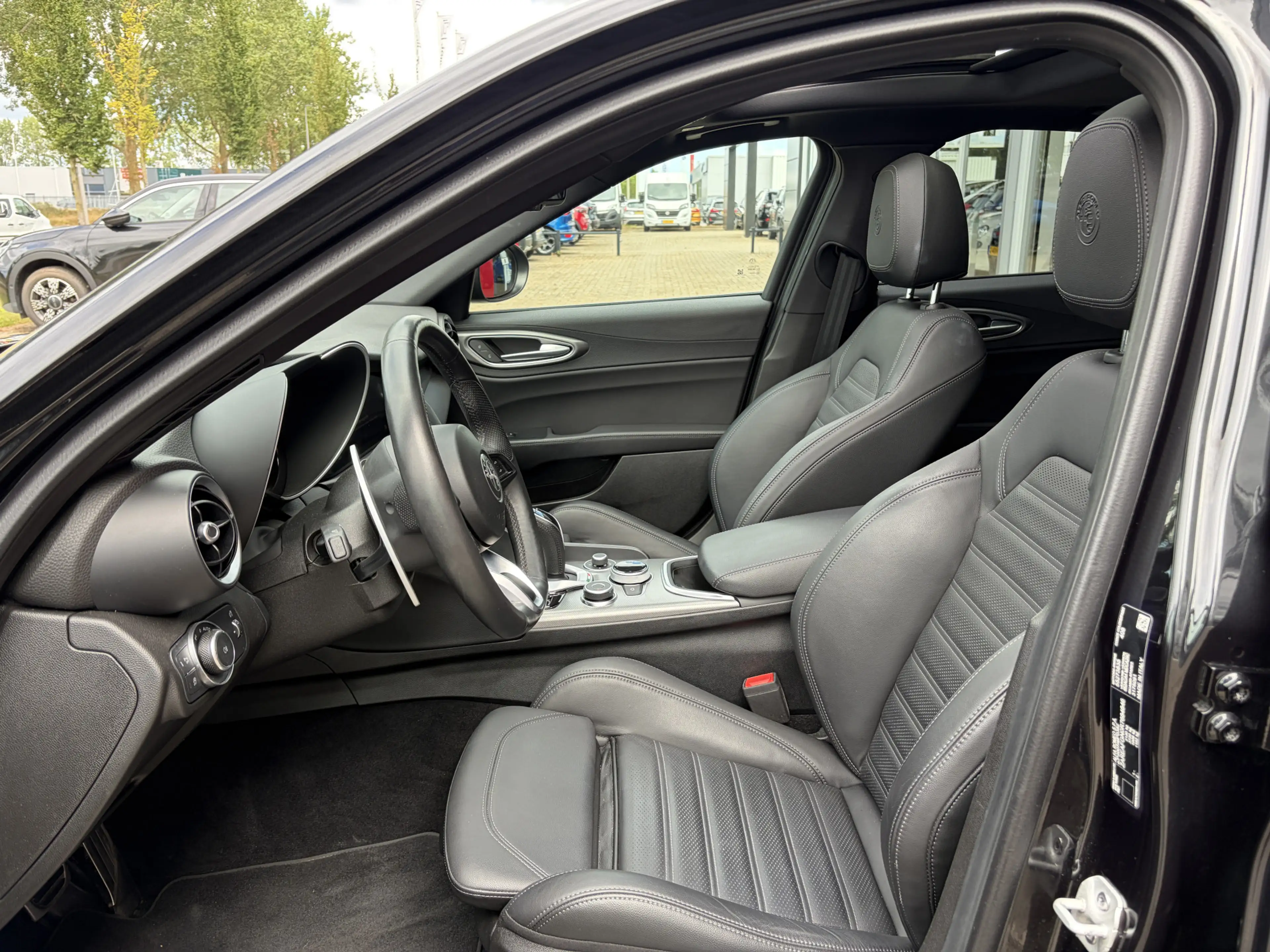 Alfa Romeo Giulia 2.0 T GME AWD Veloce | Panoramadak | 19" Velgen | — photo 4