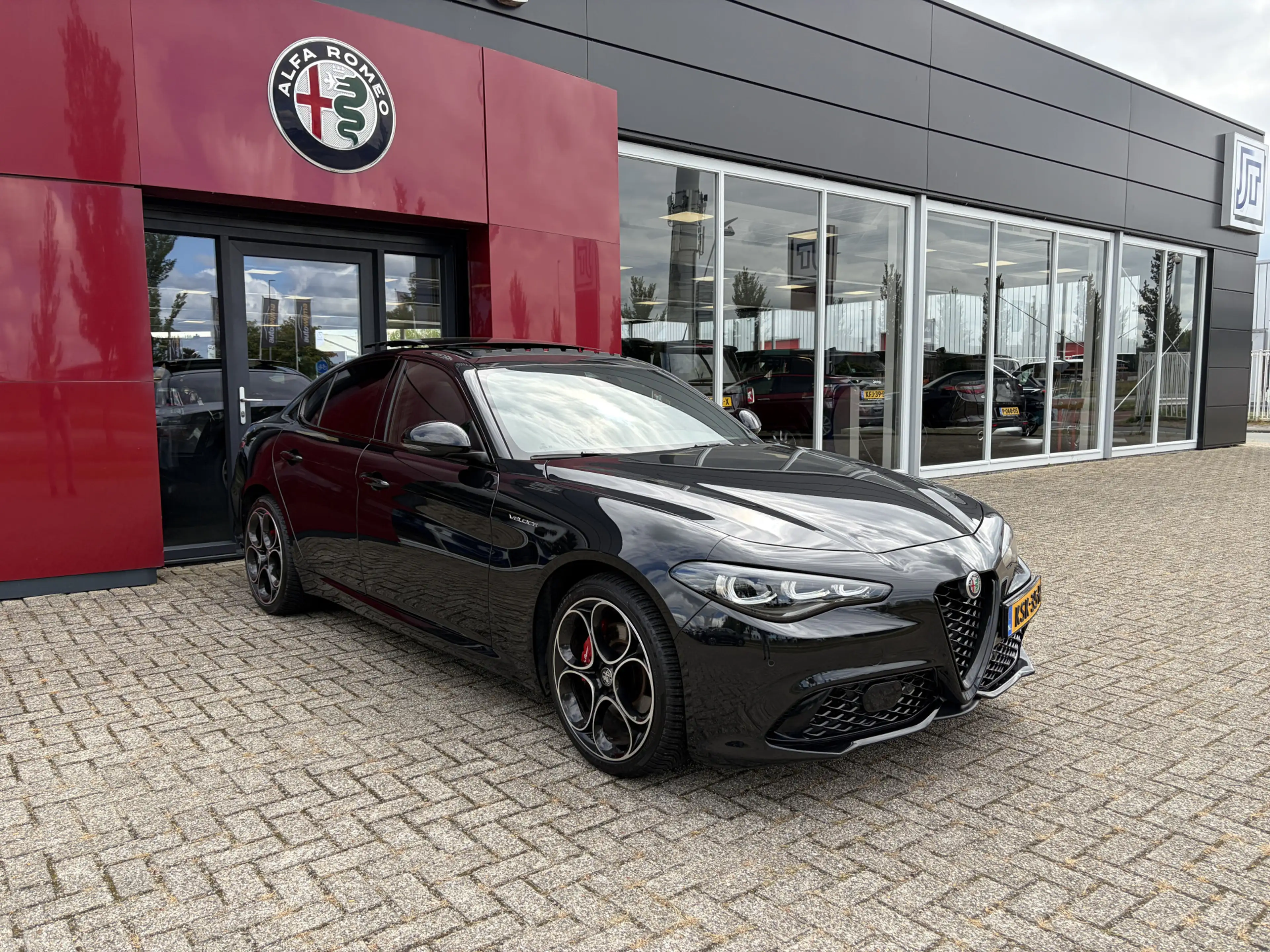 Alfa Romeo Giulia 2.0 T GME AWD Veloce | Panoramadak | 19" Velgen | — photo 5