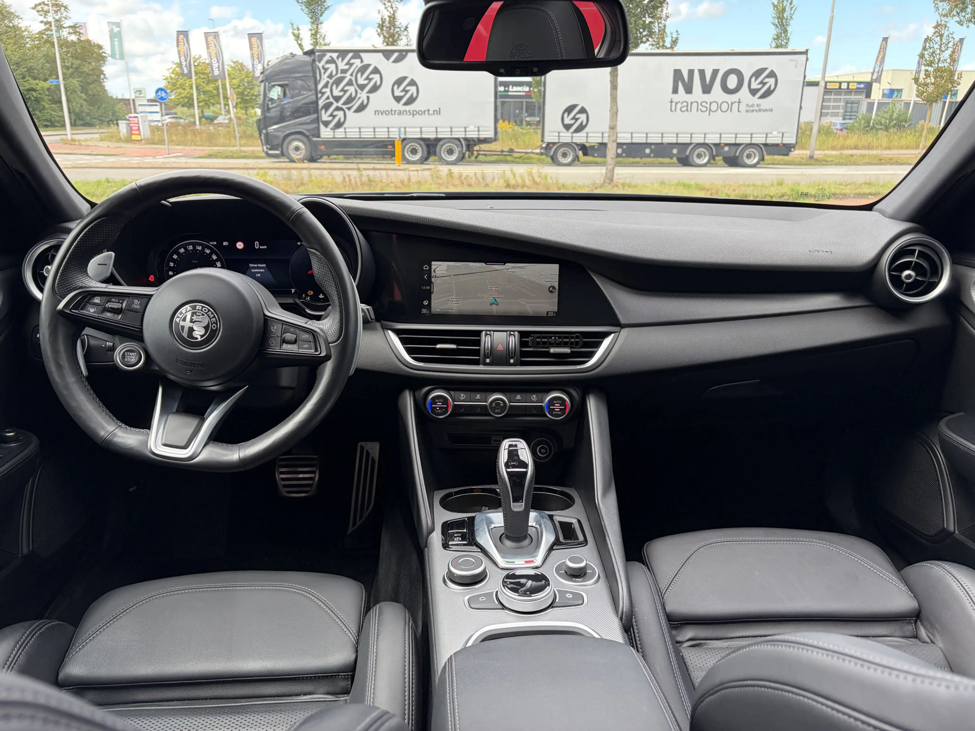 Alfa Romeo Giulia 2.0 T GME AWD Veloce | Panoramadak | 19" Velgen | — photo 12