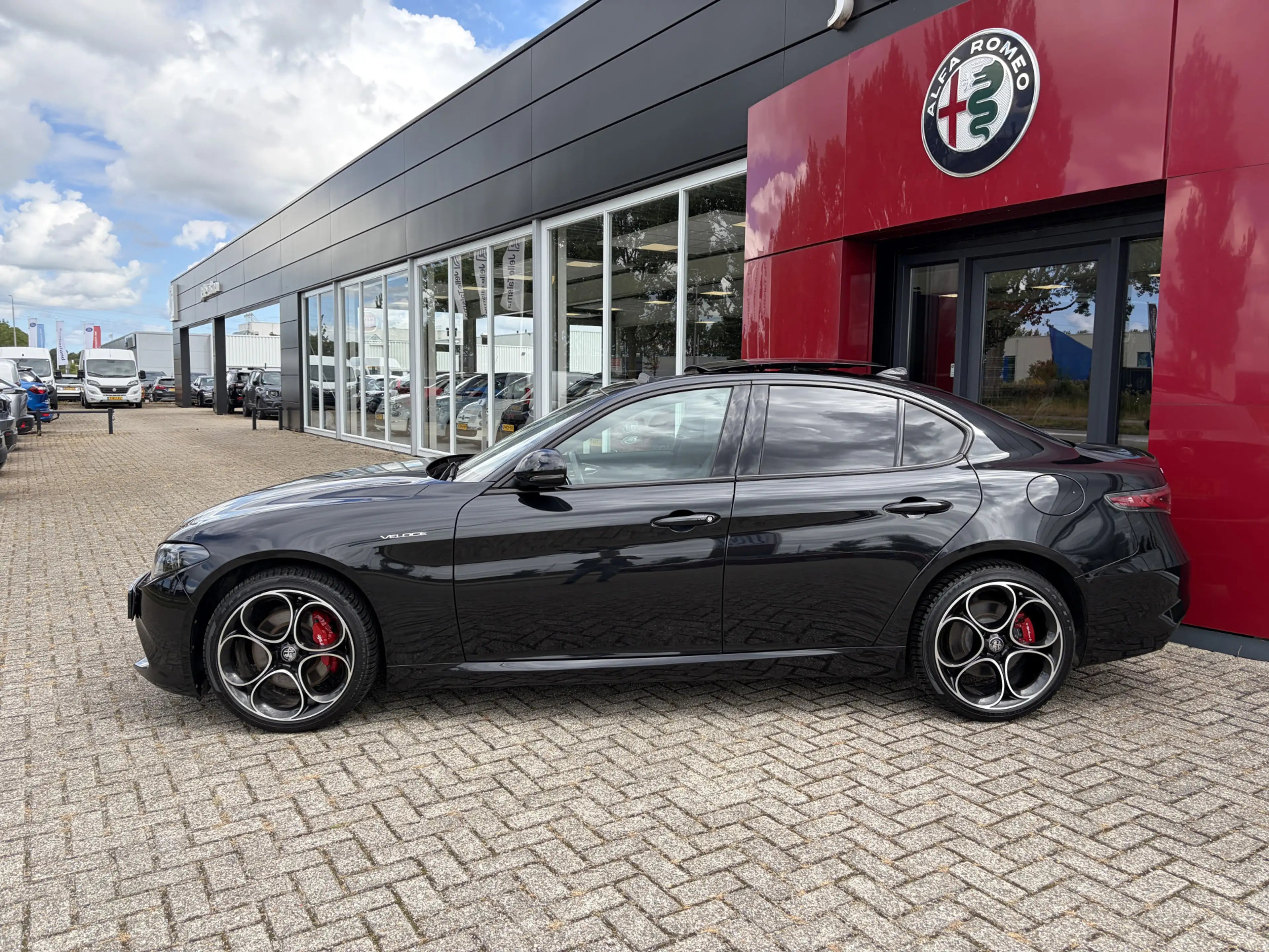 Alfa Romeo Giulia 2.0 T GME AWD Veloce | Panoramadak | 19" Velgen | — photo 2