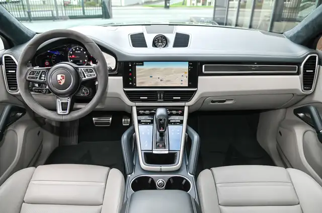 Porsche Cayenne view 11