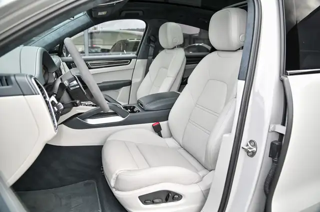 Porsche Cayenne view 13