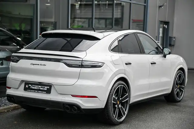 Porsche Cayenne view 4