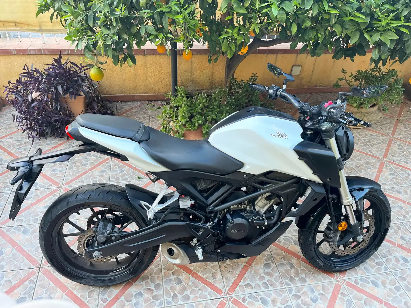 Honda CB 125 R Fehér - 1