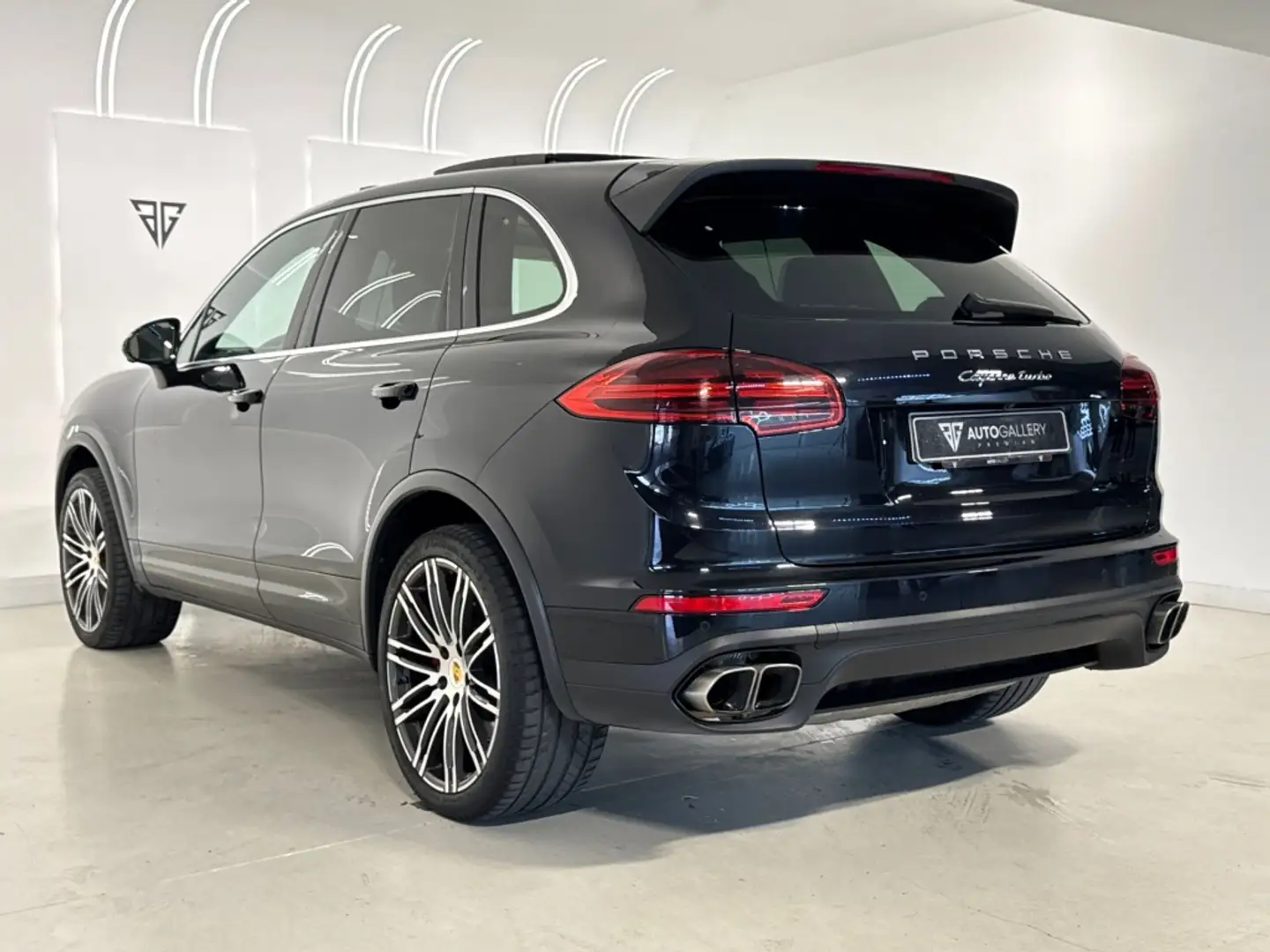 Porsche Cayenne Turbo Aut. Negro - 2