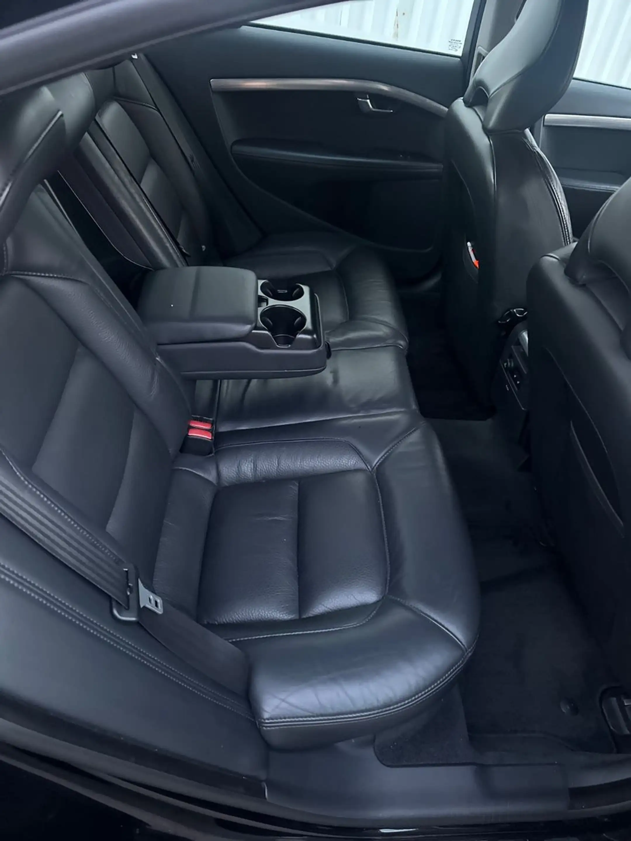 Volvo S80 Lim. D3 Leder,2.Hand,AHK,Scheckheft — photo 15