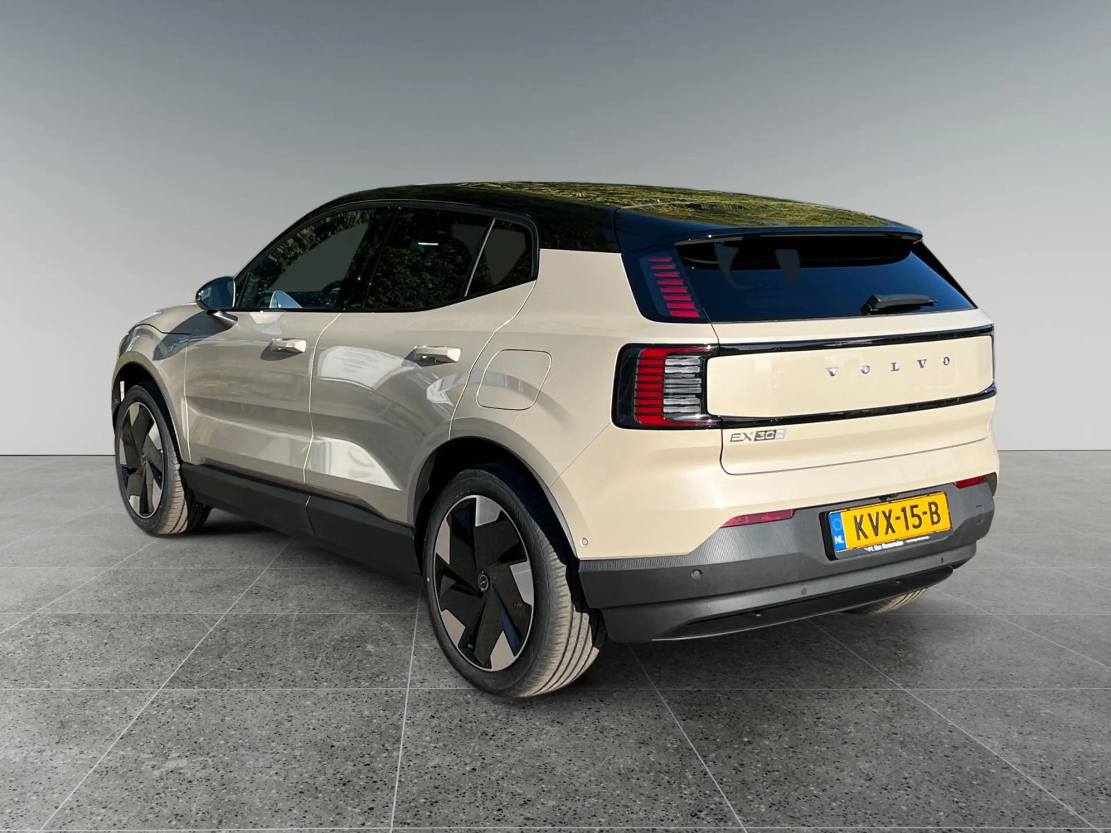 Volvo EX30 P5 Long Range Ultra Europa 69 kWh | Panoramadak | — photo 3
