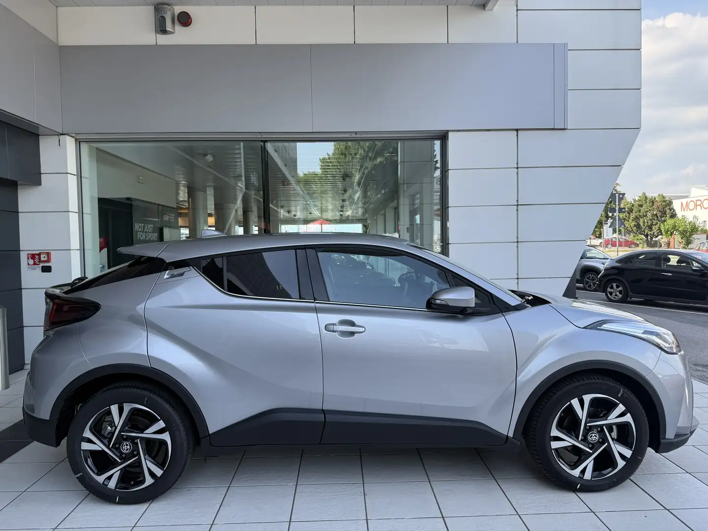 Toyota C-HR 2.0h more business e-cvt - 2