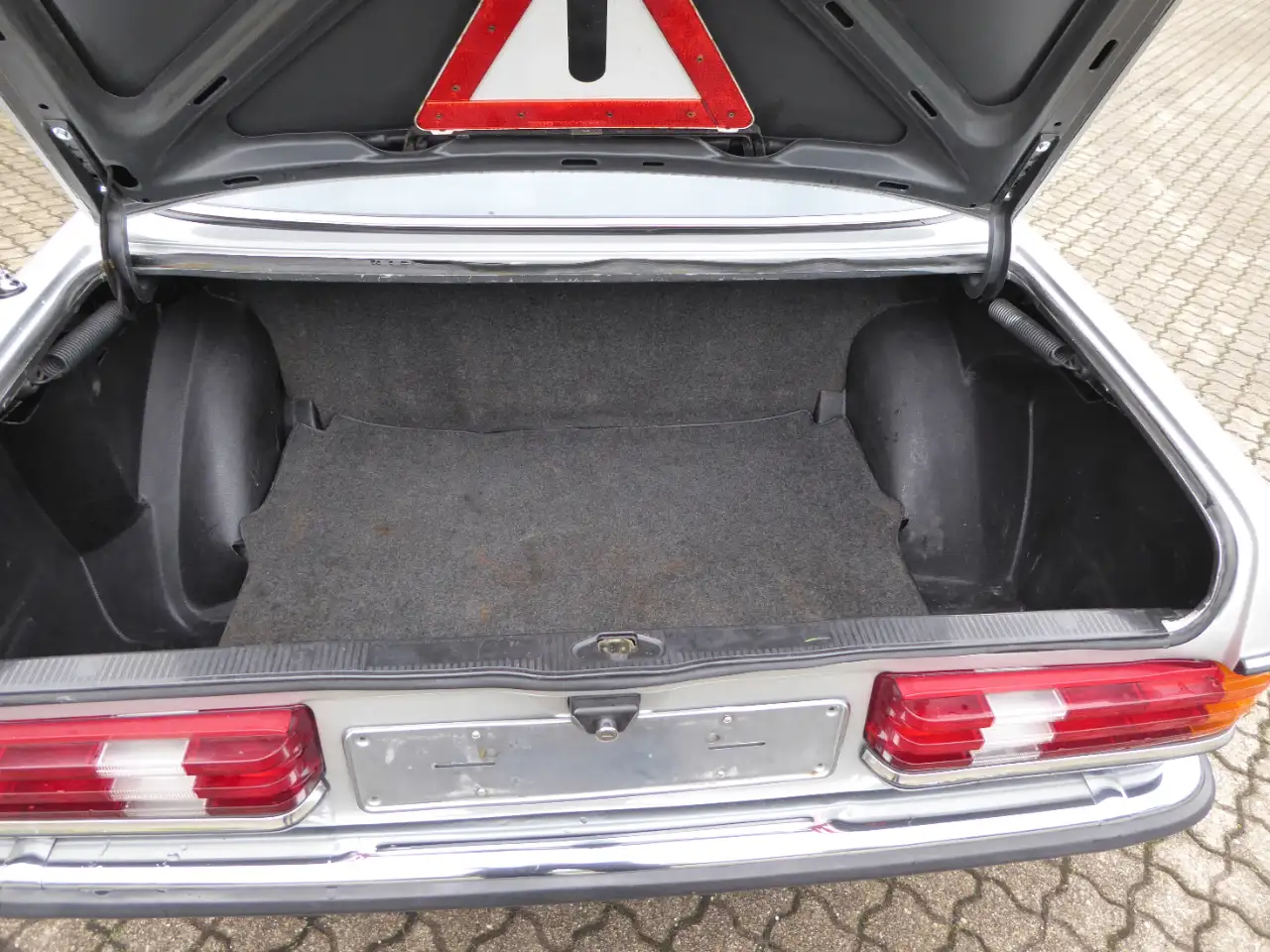 Mercedes-Benz CE 230 W123, foto 1