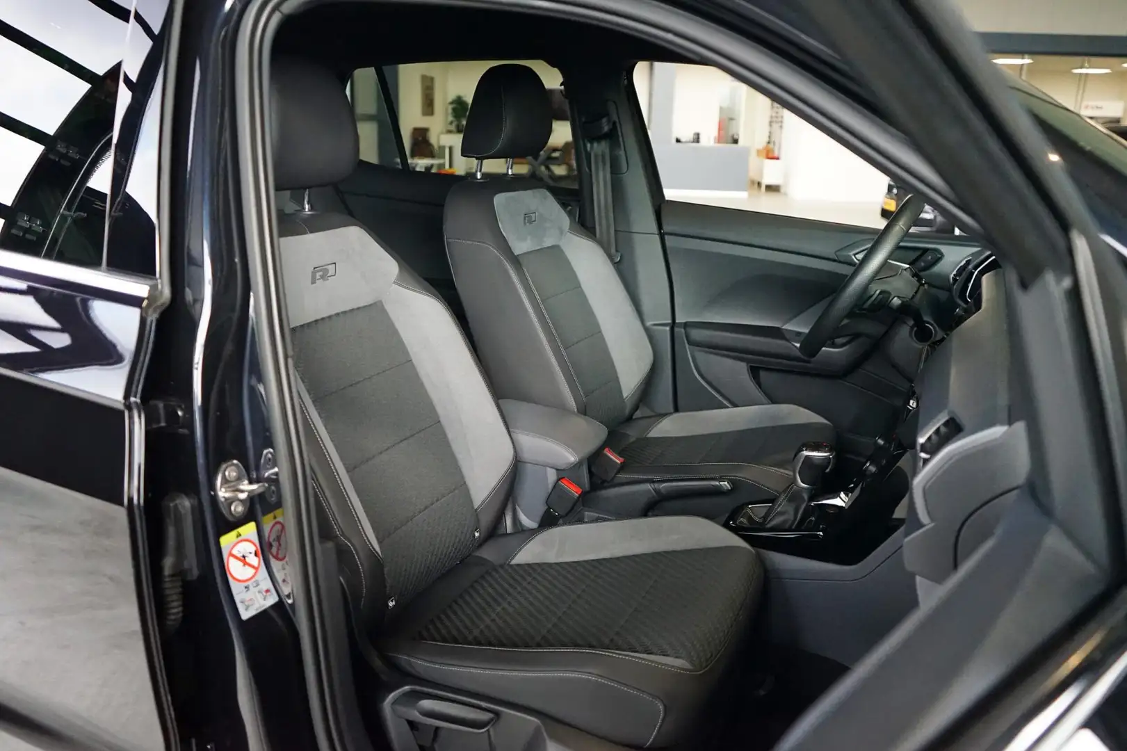 Volkswagen T-Cross 1.0 TSI R-LINE | DSG | LED | VIRTUAL | CARPLAY Negro - 2