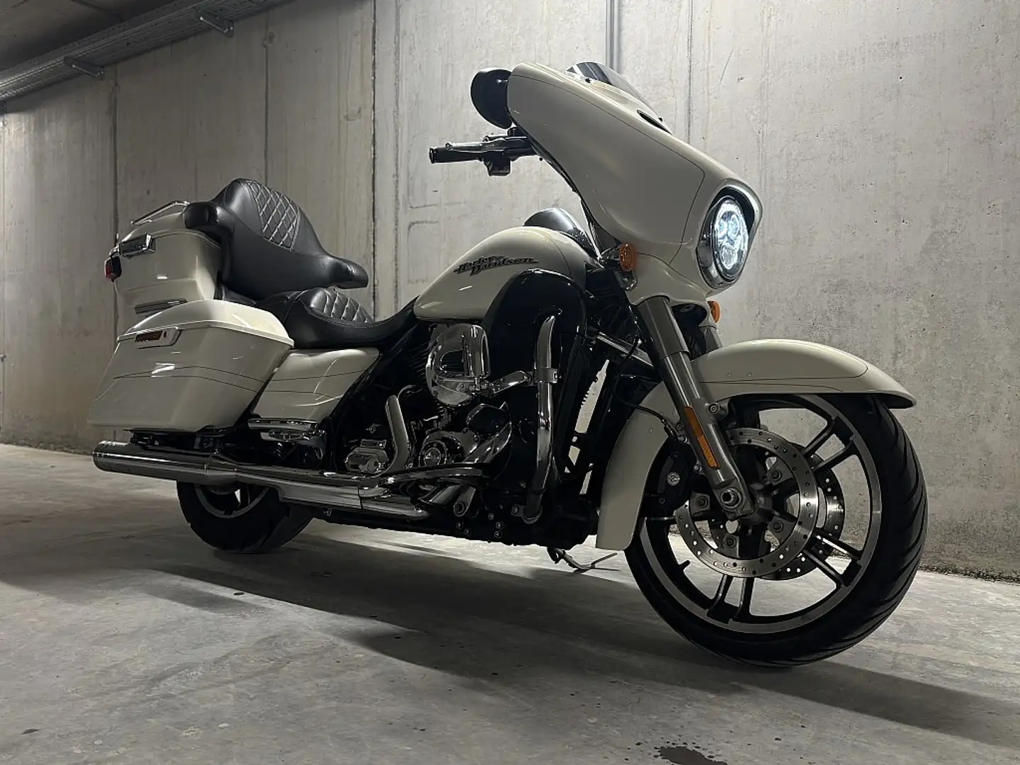 Harley-Davidson Street Glide Street Glide Special FLHXS Alb - 2