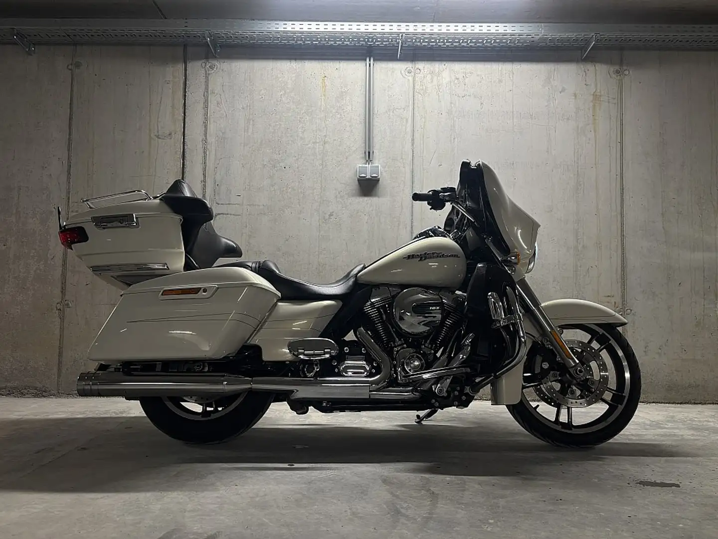 Harley-Davidson Street Glide Street Glide Special FLHXS Alb - 1
