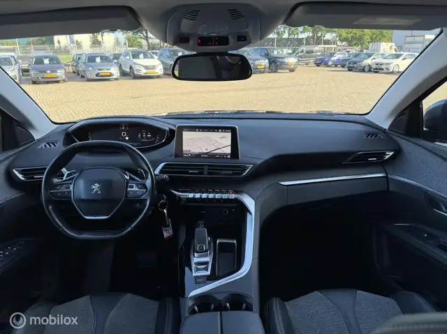 Peugeot 5008 view 2