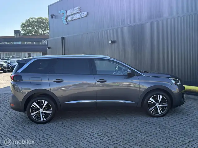 Peugeot 5008 view 9