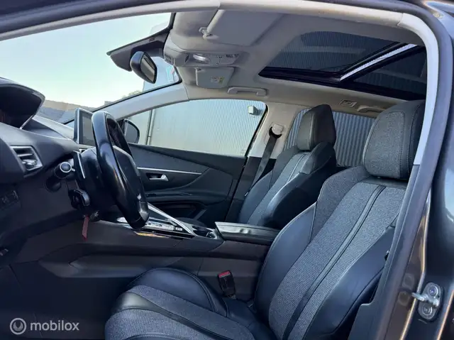 Peugeot 5008 view 4