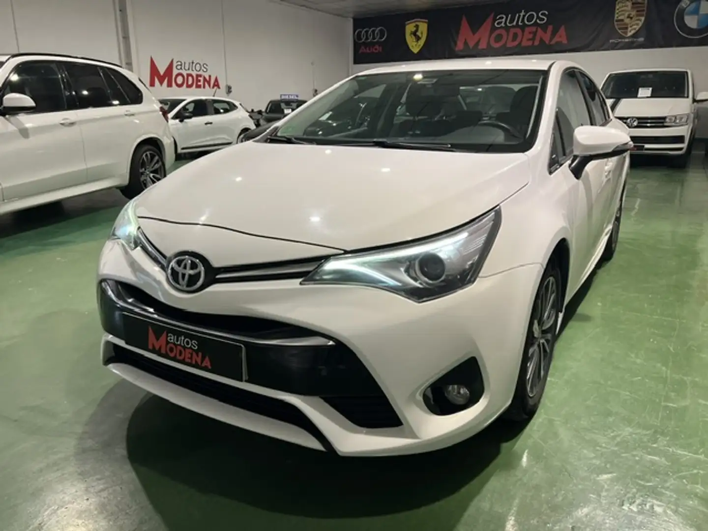 Toyota Avensis 150D Business Advance Blanco - 2