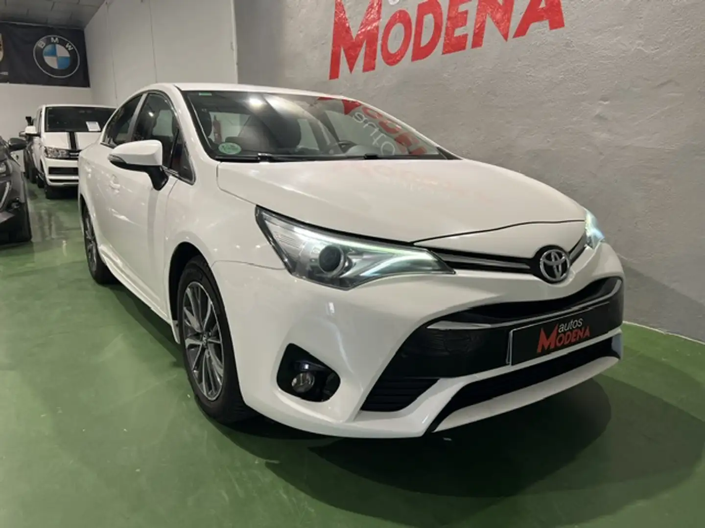 Toyota Avensis 150D Business Advance Blanco - 1
