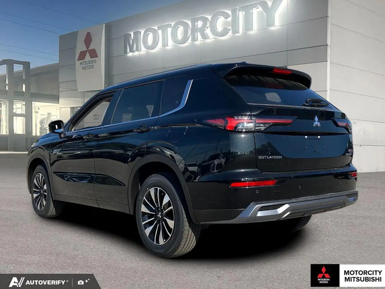 Mitsubishi Outlander снимка Mitsubishi Outlander