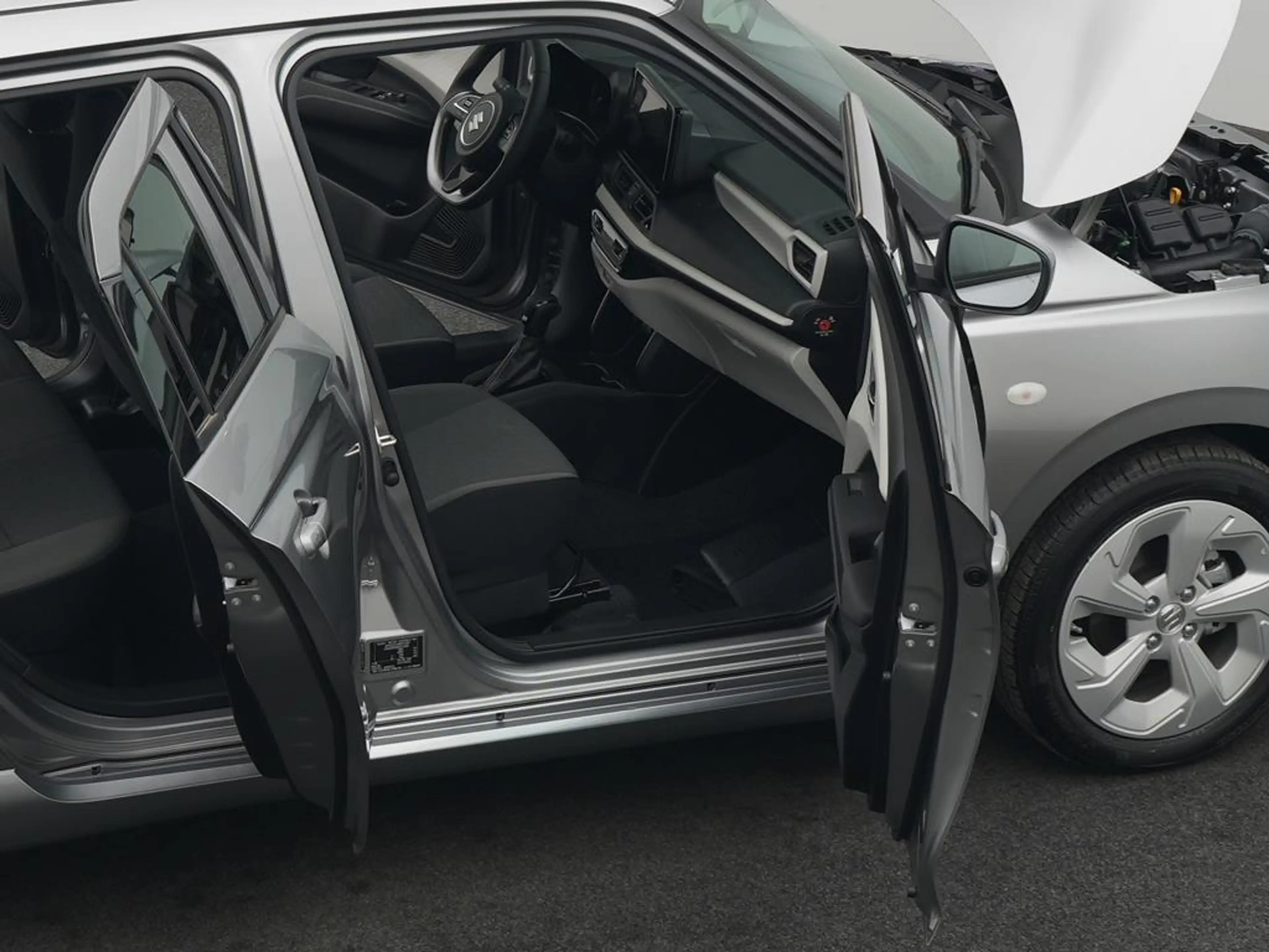 Suzuki Swift COMFORT CVT HYBRID — photo 12