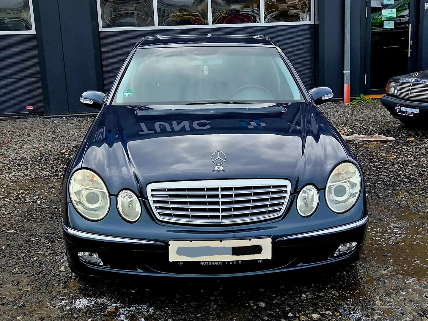 Mercedes-Benz E 240 Elegance, Klimaauto, Lederlenkrad, Tempomat Schwarz - 2
