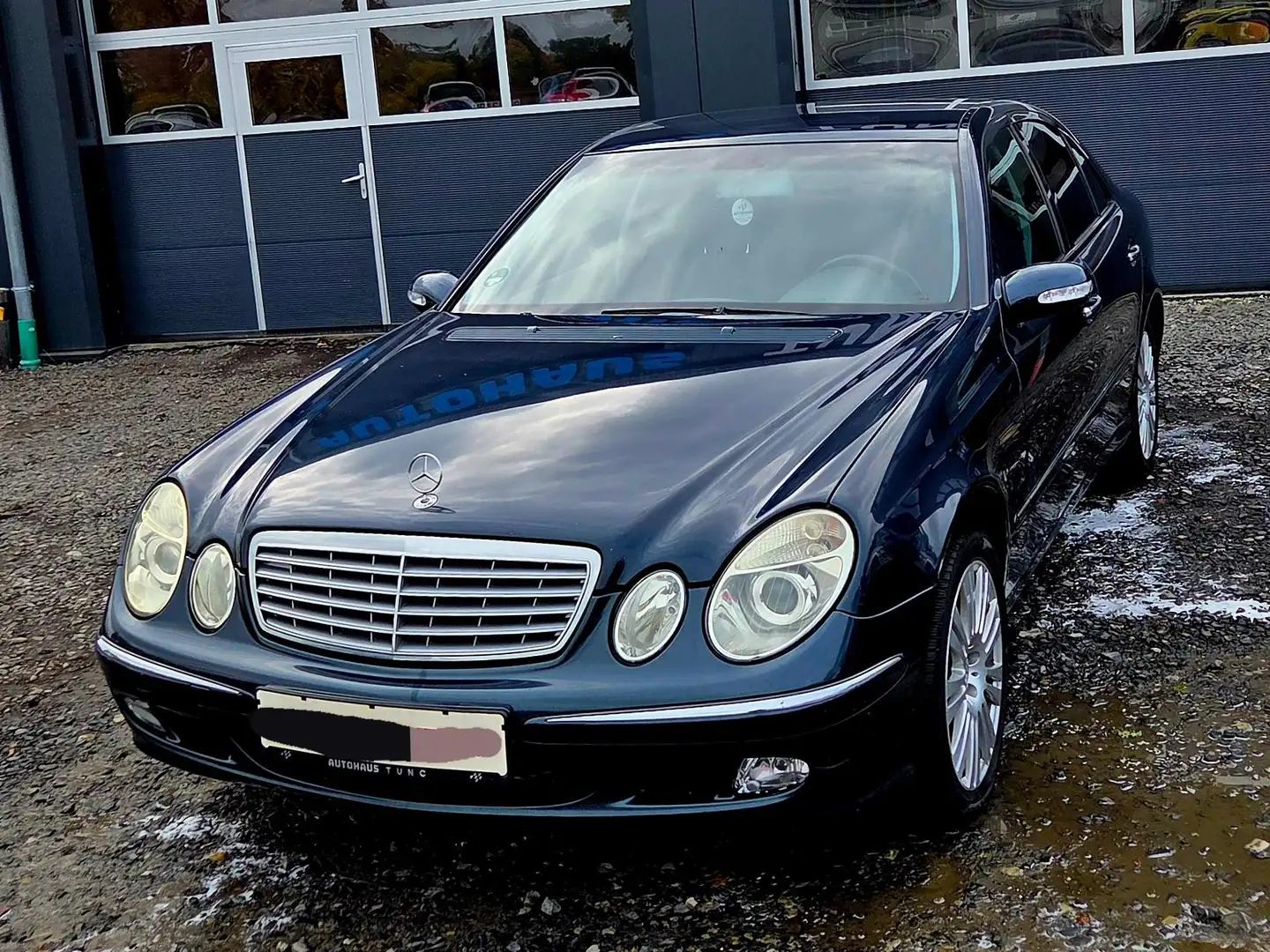 Mercedes-Benz E 240 Elegance, Klimaauto, Lederlenkrad, Tempomat Schwarz - 1