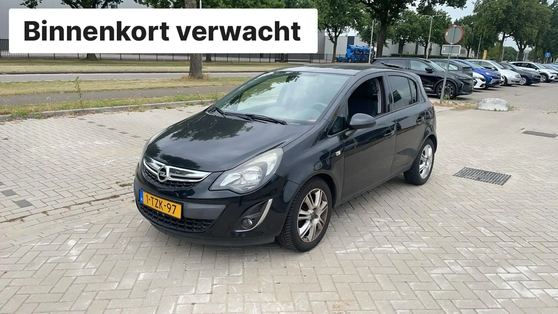 Opel Corsa 1.2-16V BlitZ | Navigatie | LM velgen | Airconditi Zwart - 1
