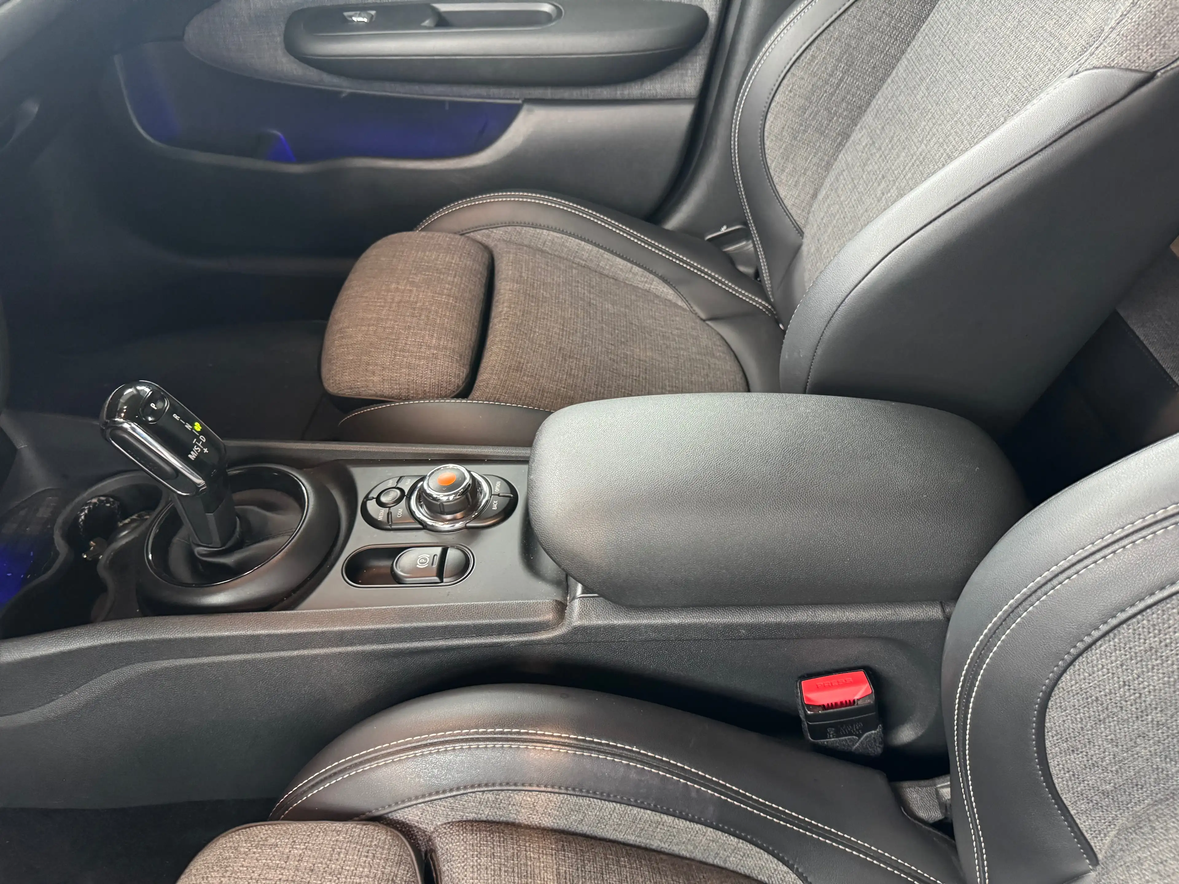 MINI One Clubman NAVI/CARPLAY/2.HAND/UNIONJACK/AUTOM. — photo 35