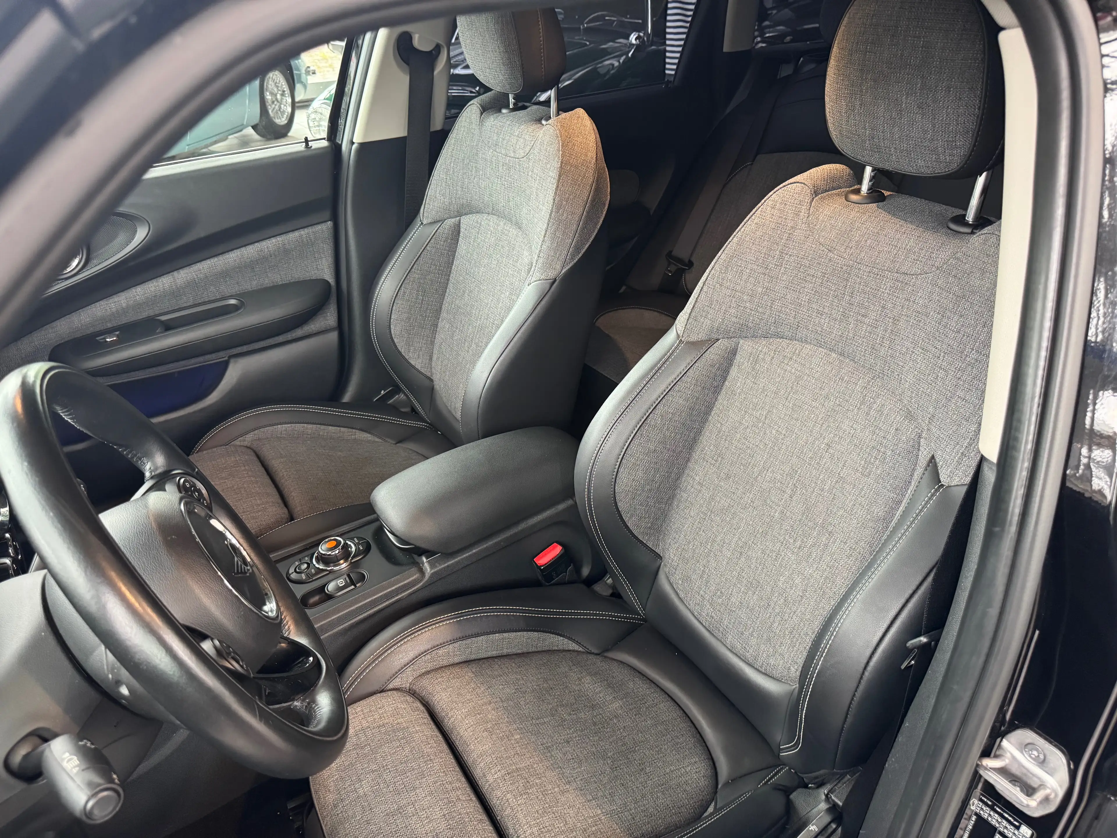 MINI One Clubman NAVI/CARPLAY/2.HAND/UNIONJACK/AUTOM. — photo 34