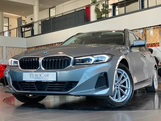 BMW 318 d Touring Curved Pano Kamera H&K HUD ACC AHK