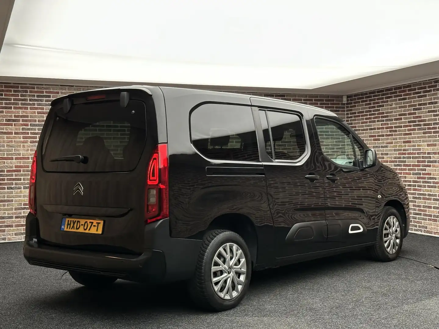 Citroen Berlingo XL 1.2 PureTech Shine 7p. | Camera| Stoelverw.| Ca Zwart - 2