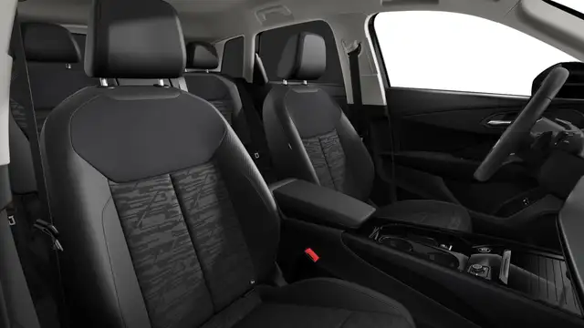 Audi Q3 view 8