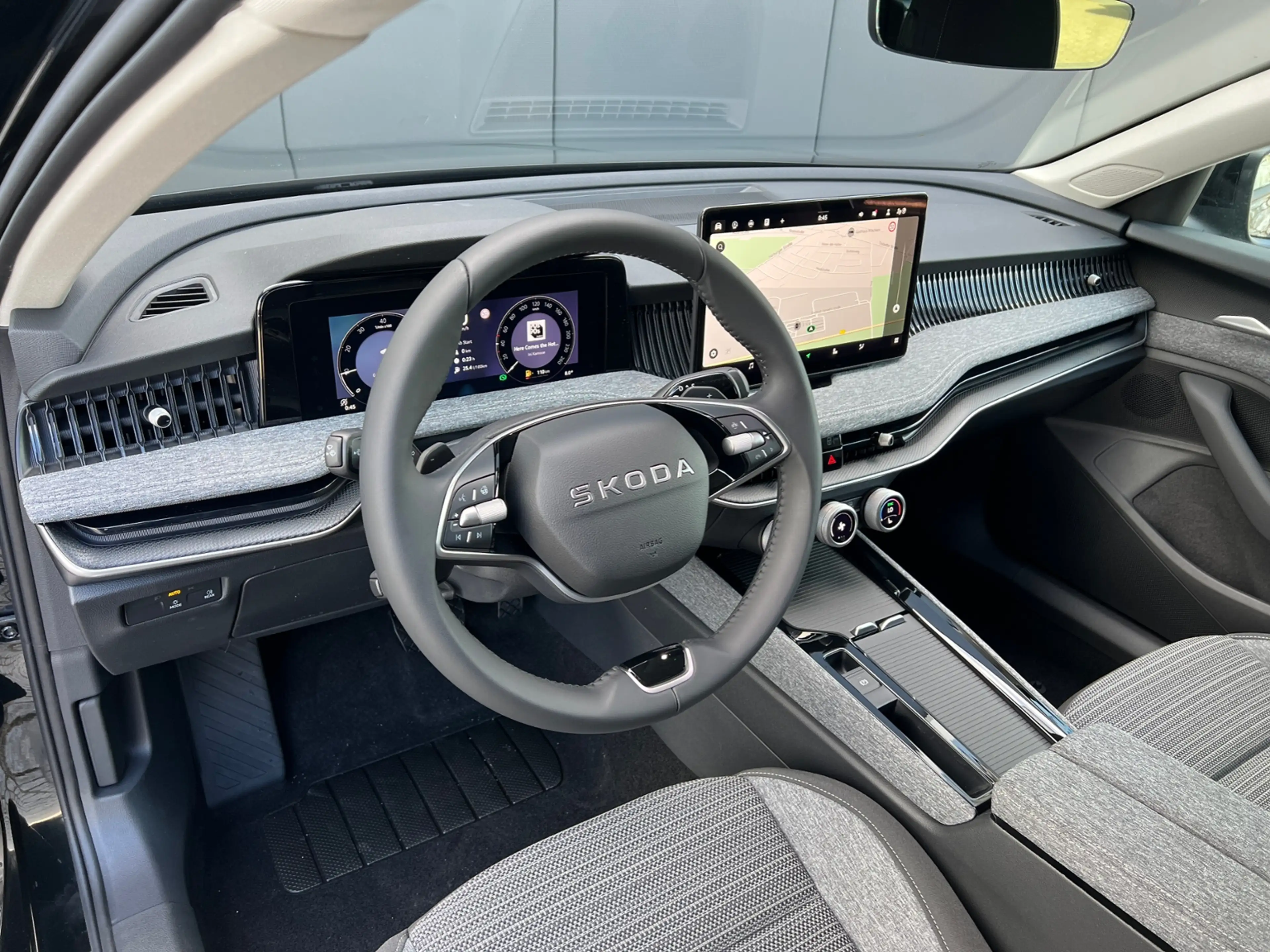 Skoda Superb Combi Selection 2.0 TDI DSG *AHK, Navi, 19" LM-Fe — photo 8