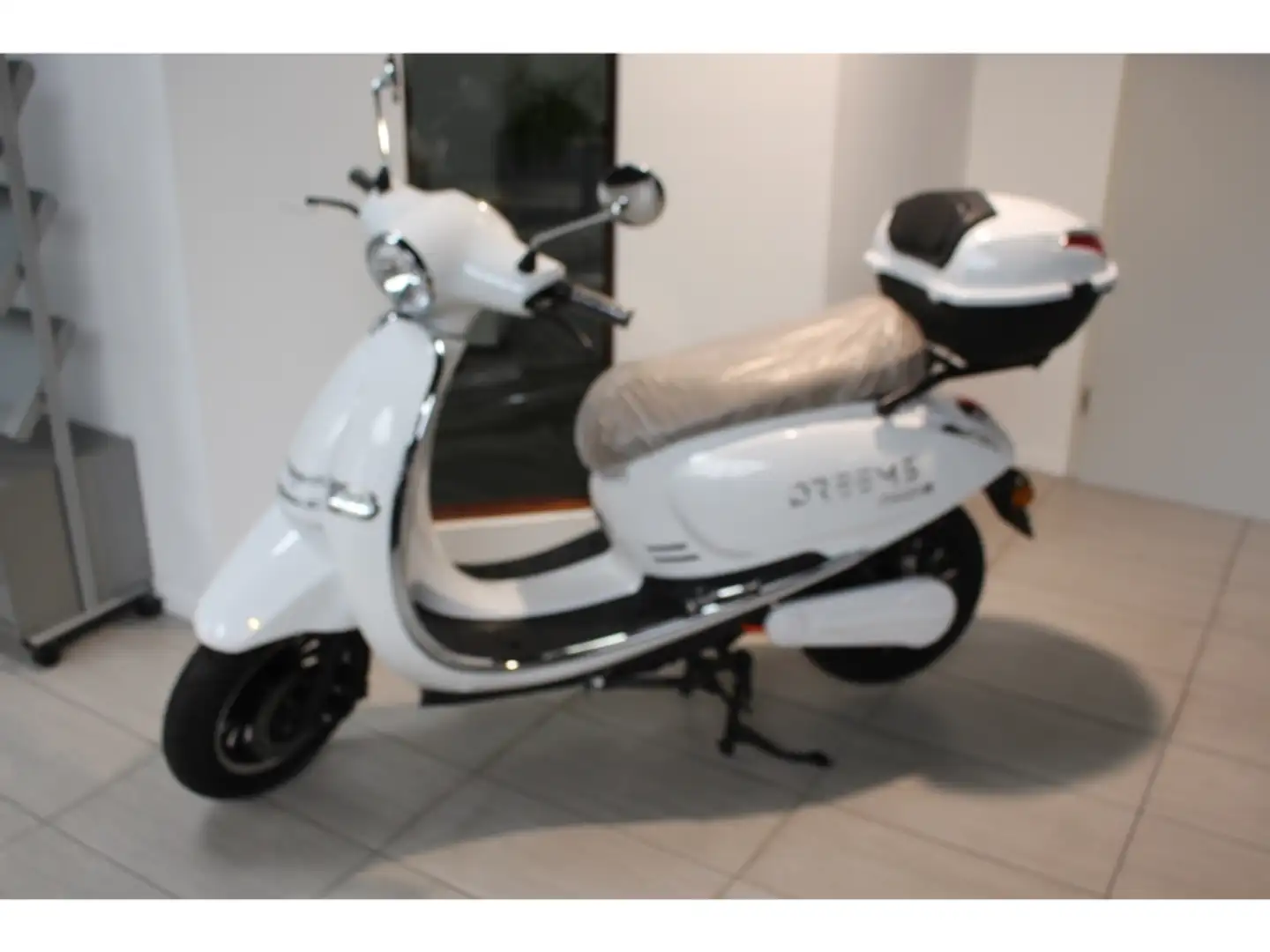 Dreems Moon X e-Roller 90 km/h Alarm Weiß - 2