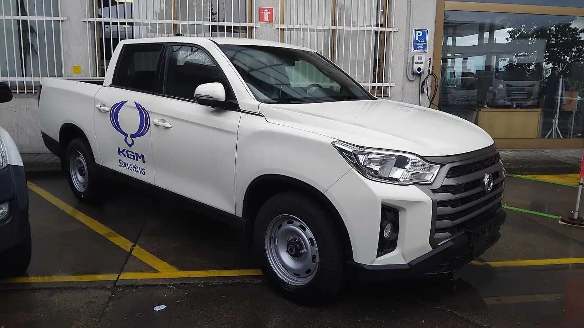 SsangYong Rexton Sports 2.2 4WD Double Cab Work XL Bílá - 2