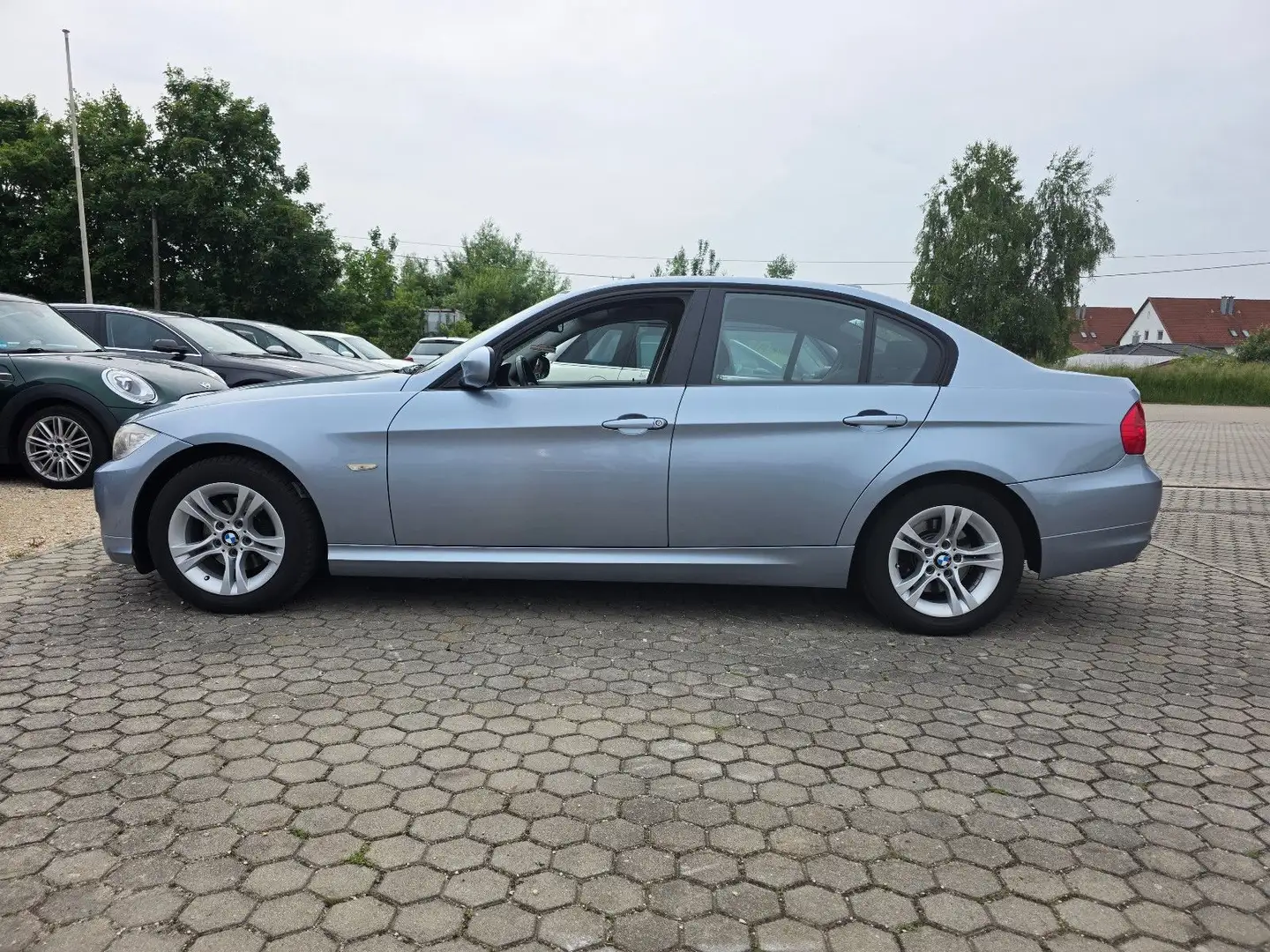 BMW 318 Baureihe 3 Lim. 318d Blau - 2