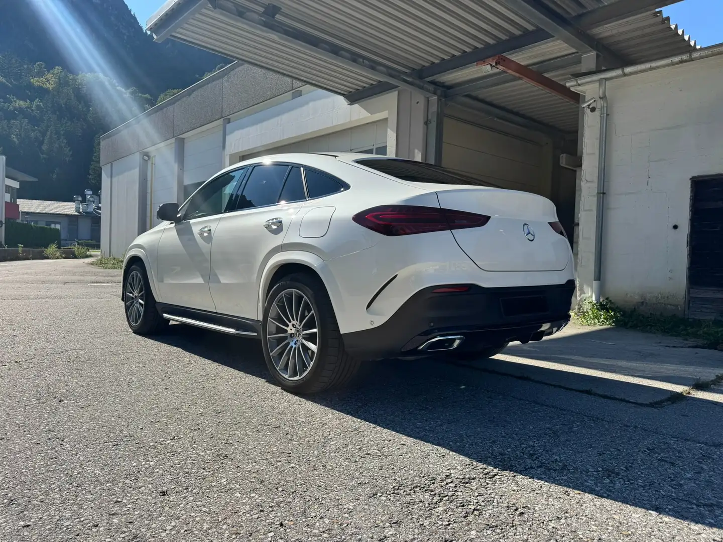 Mercedes-Benz GLE 350 GLE 350 de / - 145 + 100 KW (197 + 136 PS) Weiß - 2