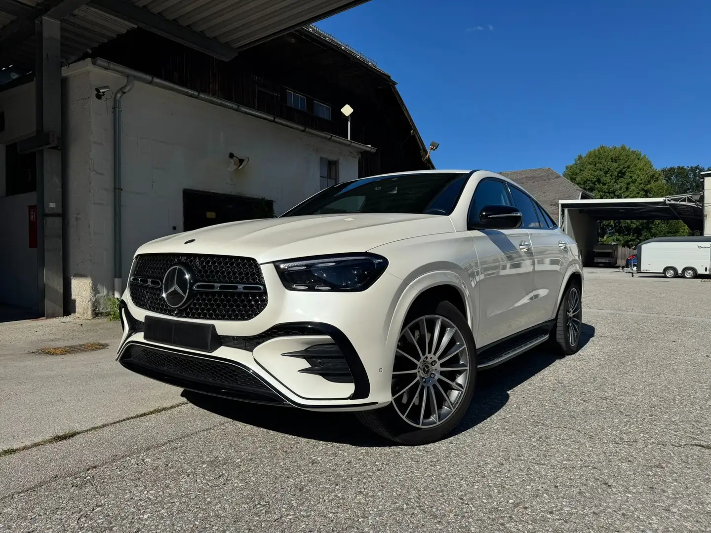 Mercedes-Benz GLE 350 GLE 350 de / - 145 + 100 KW (197 + 136 PS) Weiß - 1