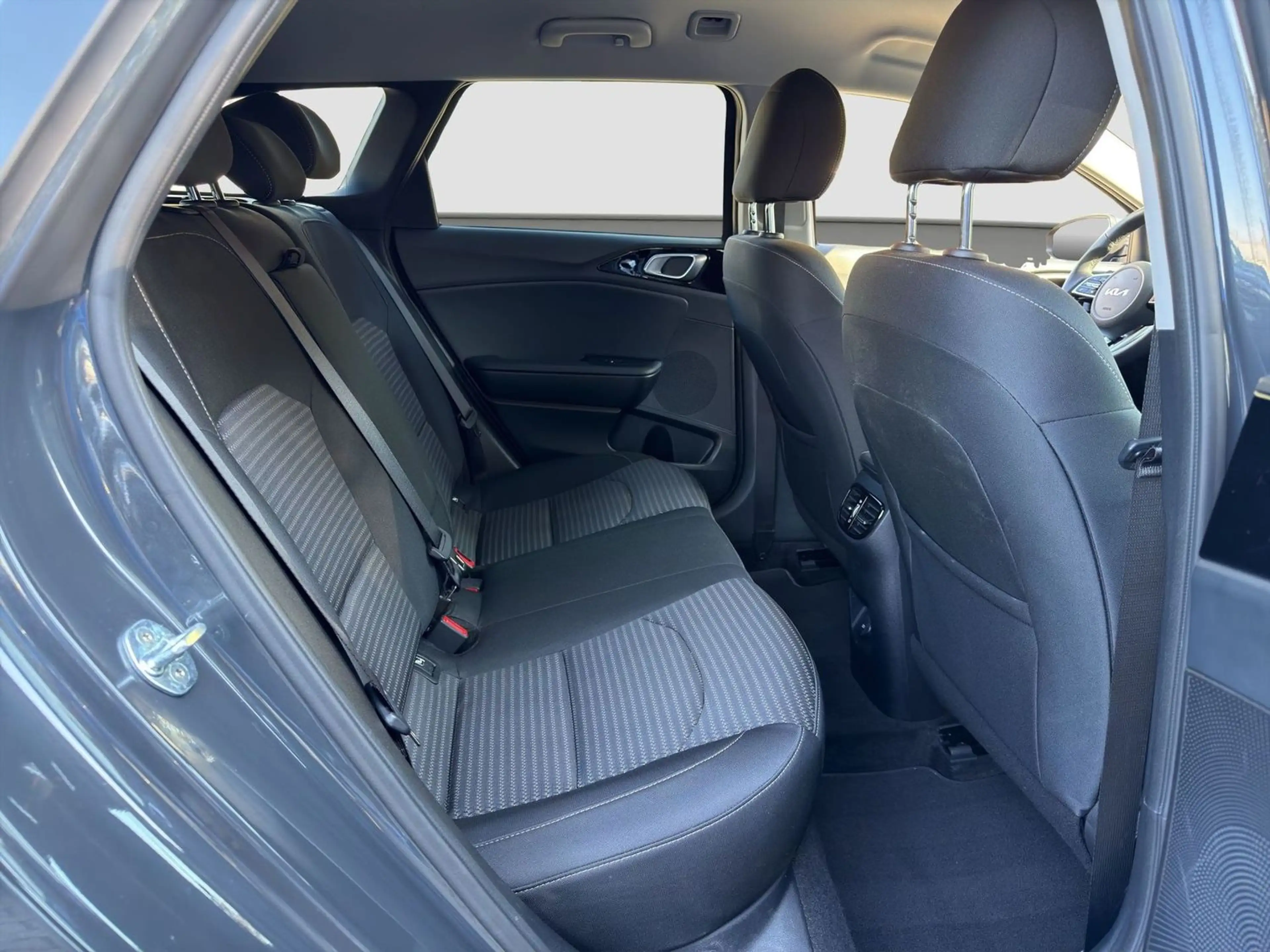 Kia Ceed SW / cee'd SW Automatik Navi ACC LED JBL PDC — photo 15