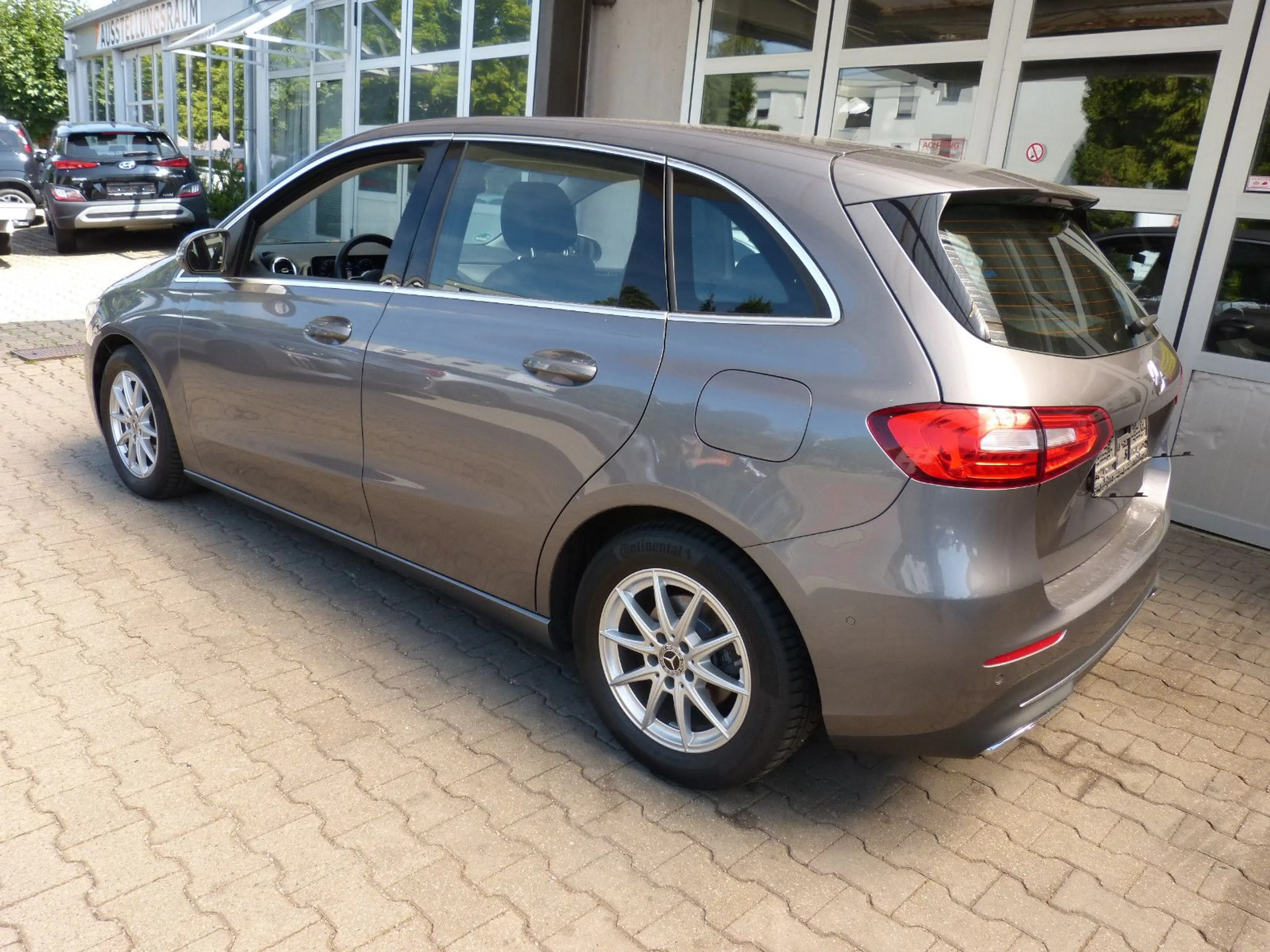 Mercedes-Benz B 180 PROGRESSIVE AHK NAVI PDC MBUX SHZ — photo 7