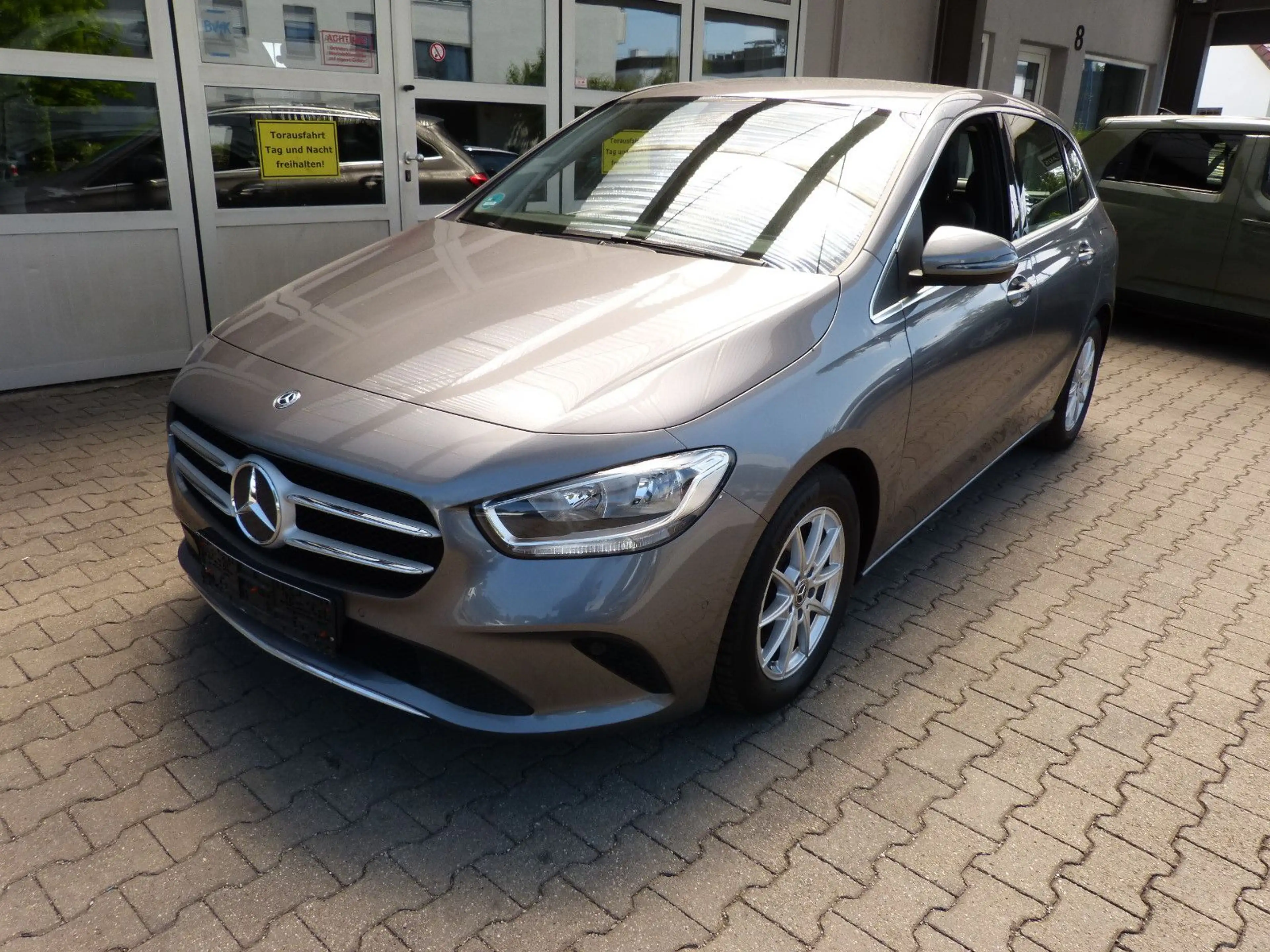 Mercedes-Benz B 180 PROGRESSIVE AHK NAVI PDC MBUX SHZ — photo 2