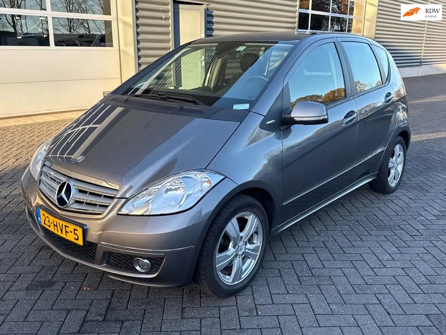 Mercedes-Benz A 150 Avantgarde, airco, trekhaak Grijs - 1