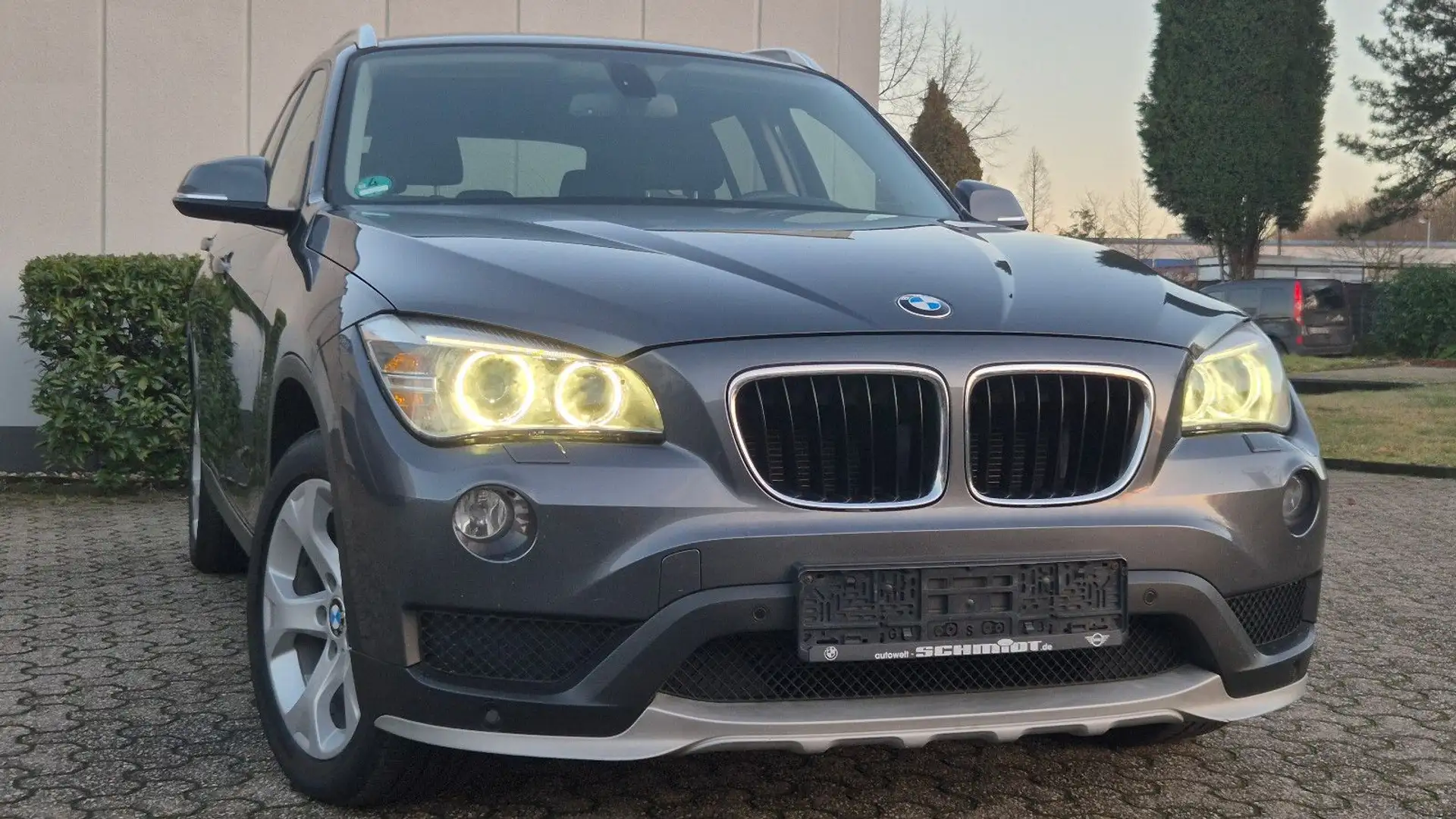 BMW X1 sDrive18d Sport-Aut./NAVI/SHZ/XENON/ Grau - 1