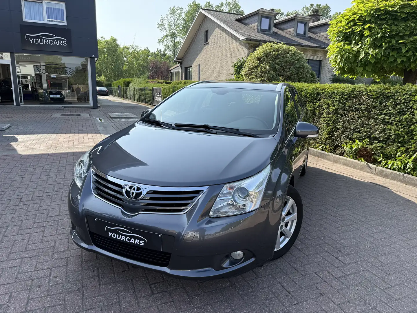 Toyota Avensis 2.2 D-4D D-CAT Sol DPF * AUTOMAAT Gris - 1