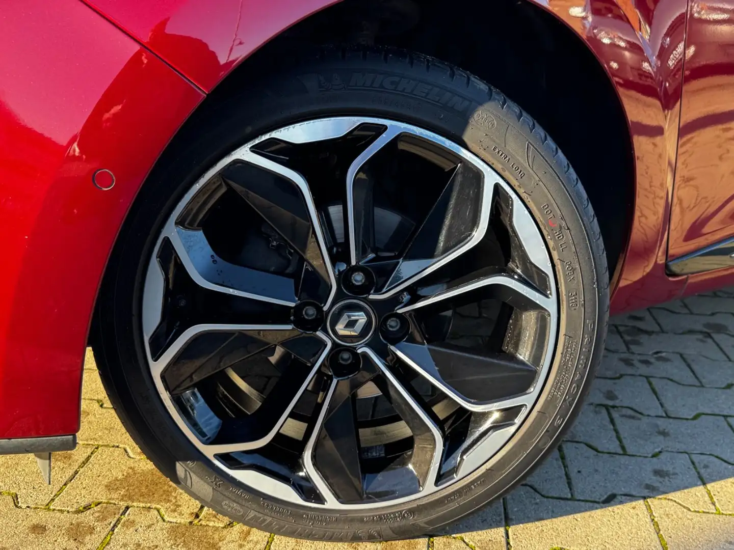 Renault Clio IV Grandtour Intens Automat*NAVI*LEDER*LED* Rot - 2